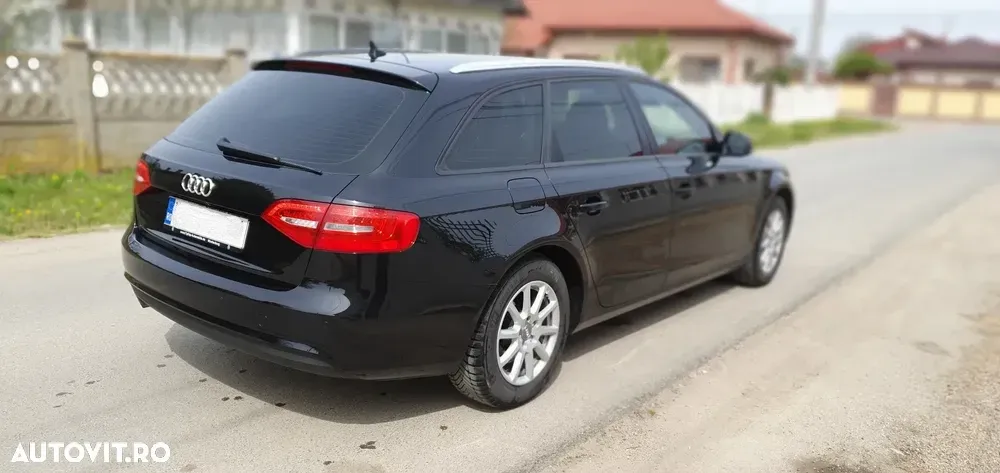 Audi A4 Avant B8 2.0 TDI DPF quattro S tronic Attraction — imagine 3