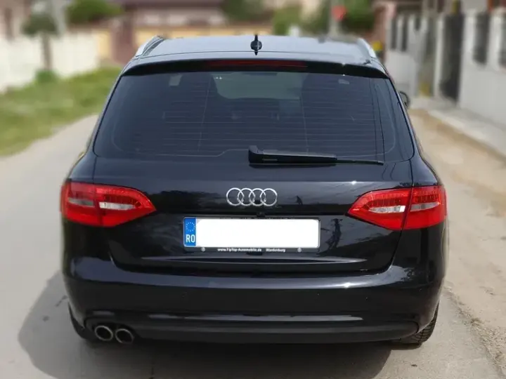 Audi A4 Avant B8 2.0 TDI DPF quattro S tronic Attraction