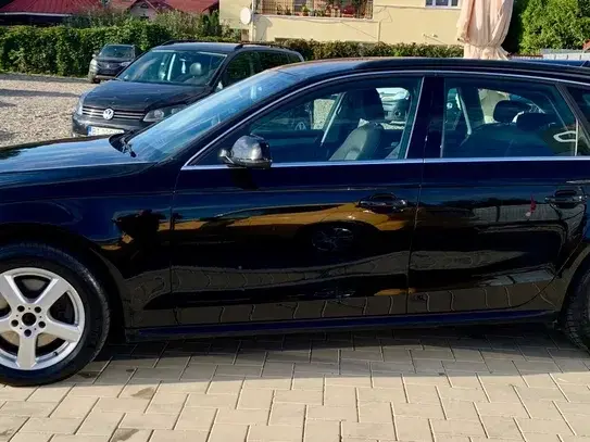 Audi A4 Avant B8 2.0 TDI DPF quattro S tronic Ambition