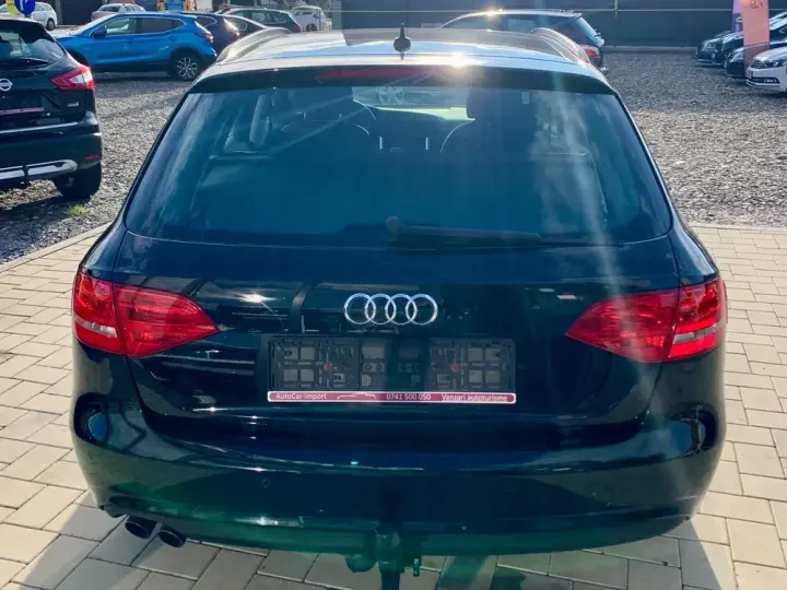 Audi A4 Avant B8 2.0 TDI DPF quattro S tronic Ambition
