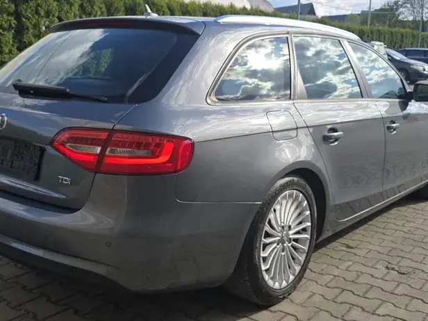 Audi A4 Avant B8 2.0 TDI DPF multitronic Ambiente