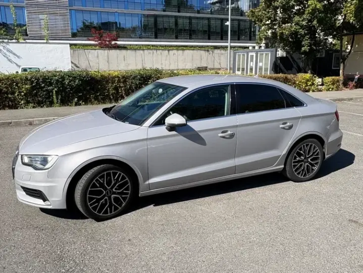 Audi A3 Limuzina 8V 1.6 TDI clean Stronic Ambition