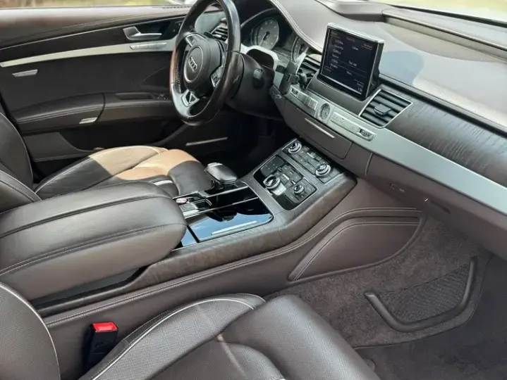 Audi S8 D4