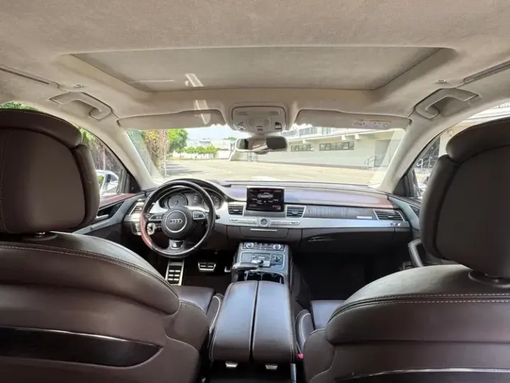 Audi S8 D4