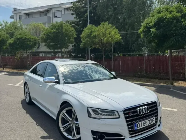 Audi S8 D4