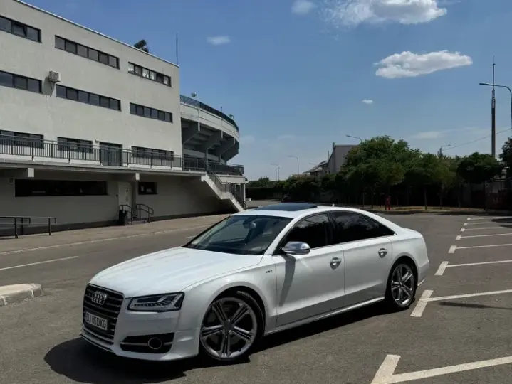 Audi S8 D4
