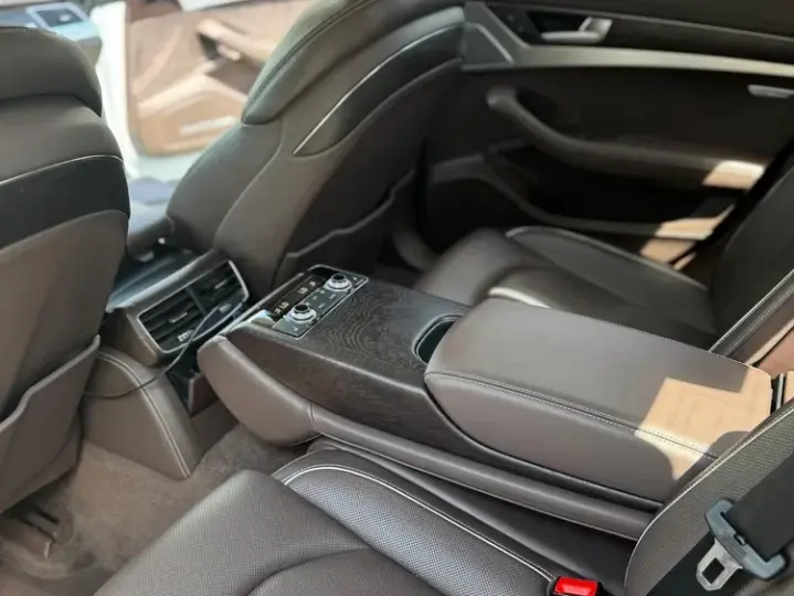 Audi S8 D4