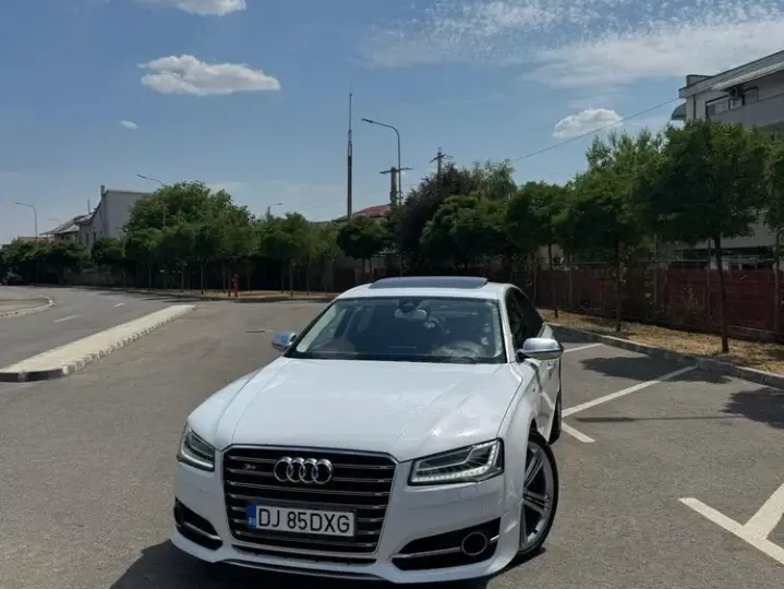 Audi S8 D4