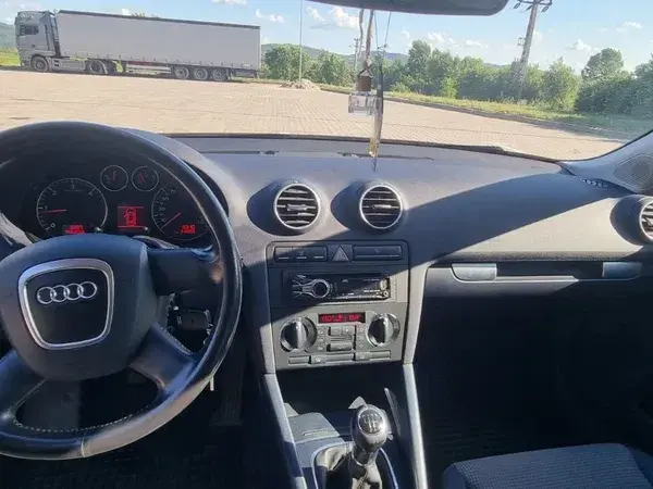 Audi A3 Sportback 8P 1.9 TDI Attraction
