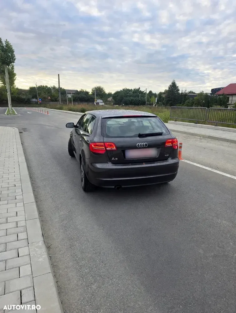Audi A3 Sportback 8P 2.0 TDI Ambiente — imagine 3