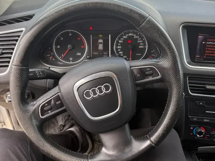 Audi Q5 8R