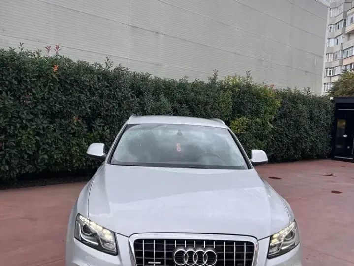 Audi Q5 8R