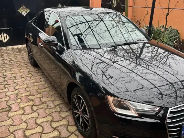 Audi A4 Limuzina B9 2.0 TDI S tronic quattro design