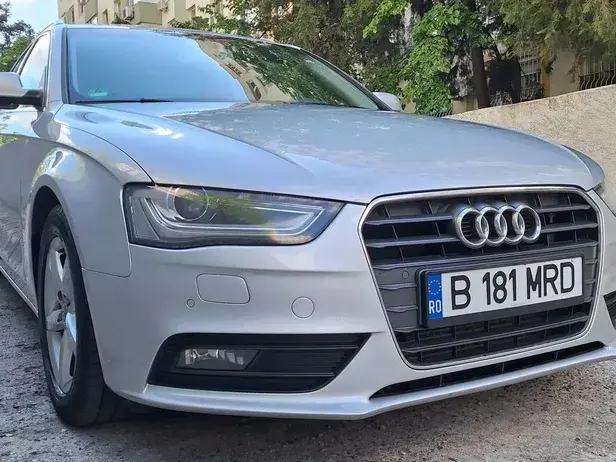 Audi A4 Avant B8 2.0 TDI DPF multitronic S line Sportpaket