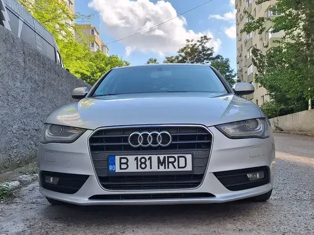 Audi A4 Avant B8 2.0 TDI DPF multitronic S line Sportpaket
