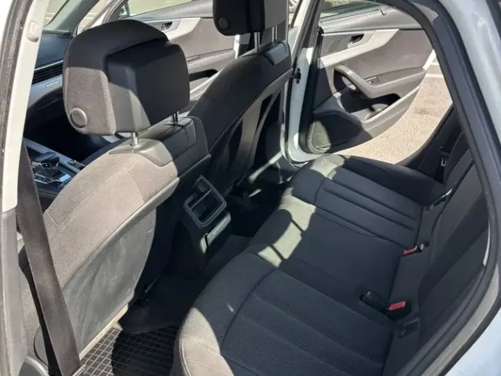 Audi A4 Limuzina B9