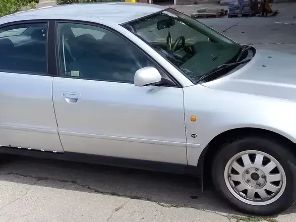 Audi A4 Limuzina B5