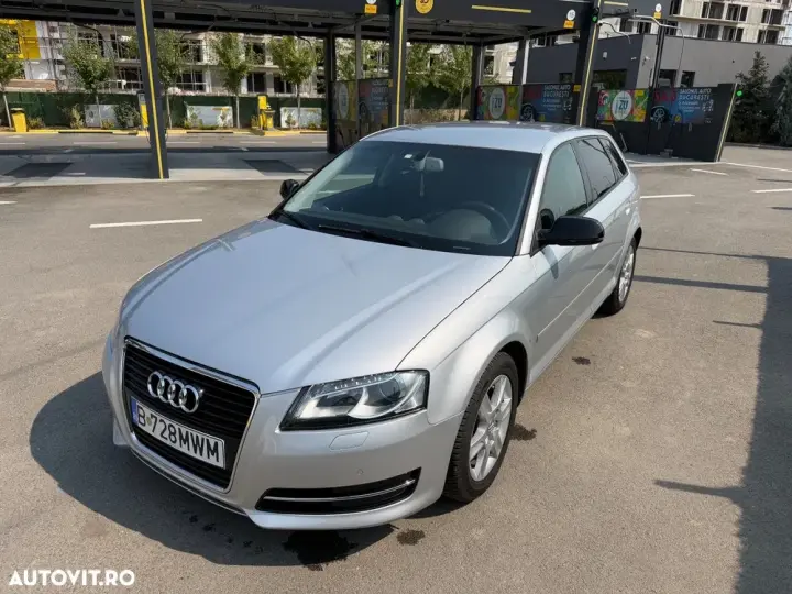 Audi A3 Sportback 8P 1.6 TDI S-tronic Attraction