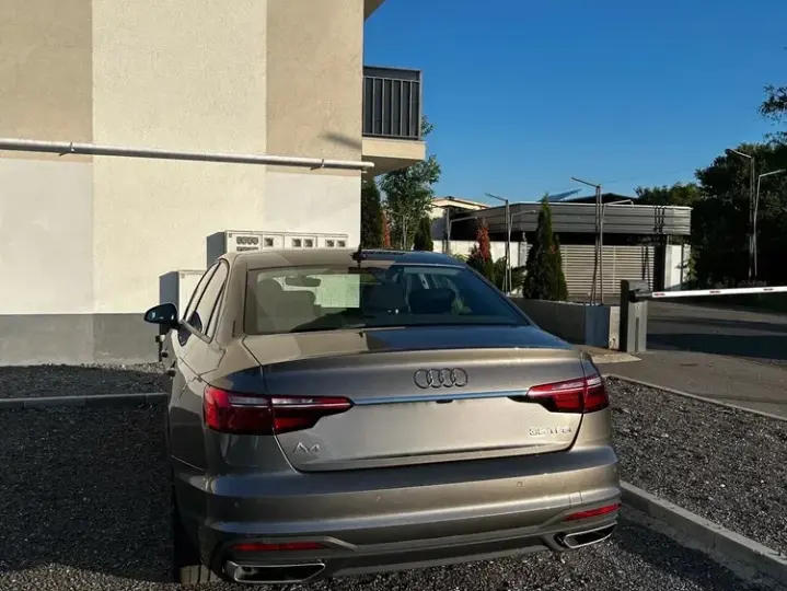 Audi A4 Limuzina B9 35 TFSI S tronic MHEV Basic