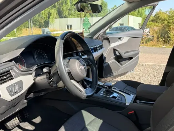 Audi A4 Limuzina B9 35 TFSI S tronic MHEV Basic