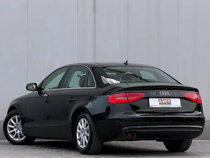 Audi A4 Limuzina B8 2.0 TDI DPF multitronic Attraction