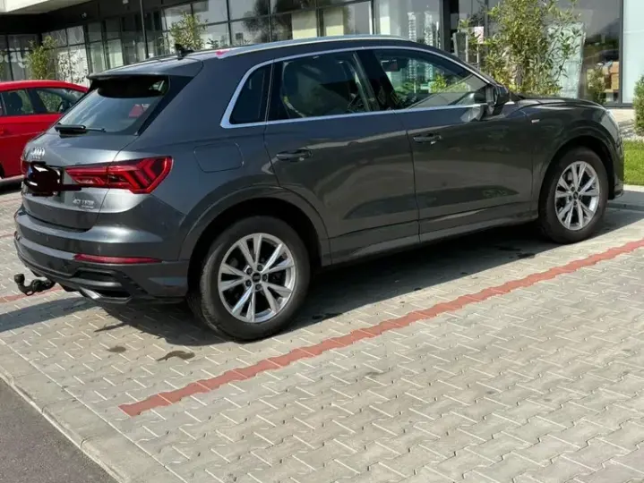 Audi Q3 F3