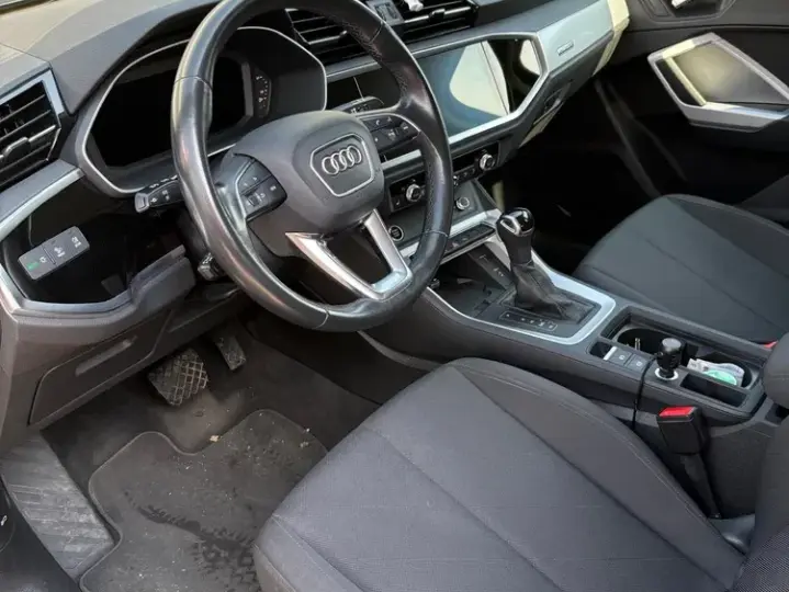 Audi Q3 F3