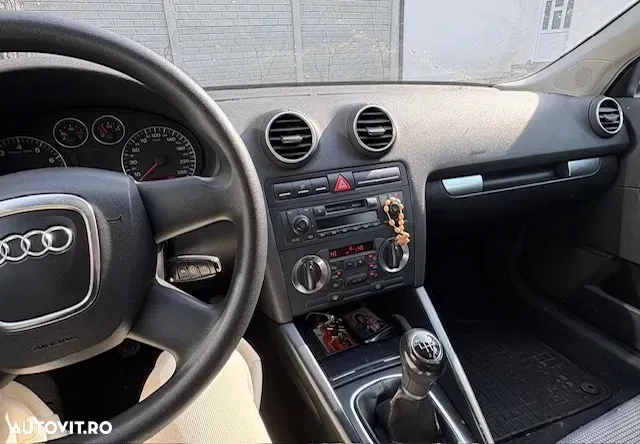 Audi A3 Sportback 8P 1.6 Ambiente — imagine 4