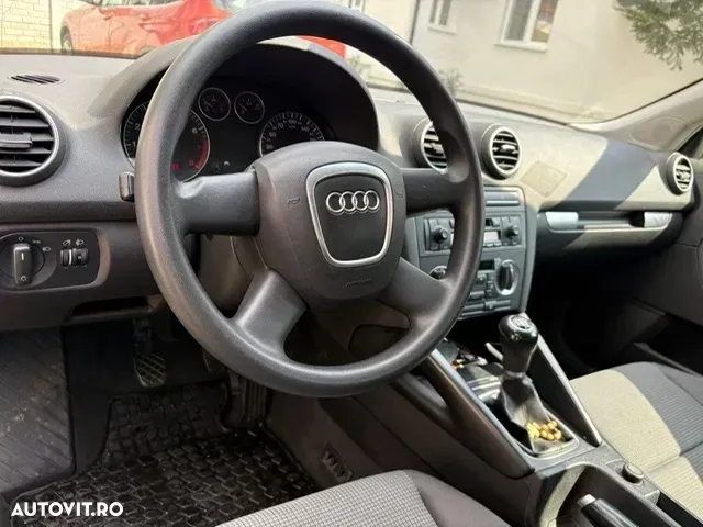 Audi A3 Sportback 8P 1.6 Ambiente — imagine 2