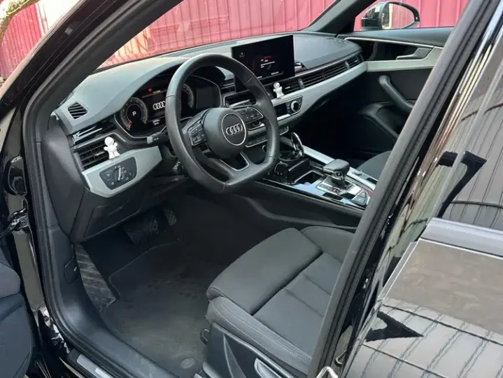Audi A4 Limuzina 35 TFSI S tronic MHEV Advanced