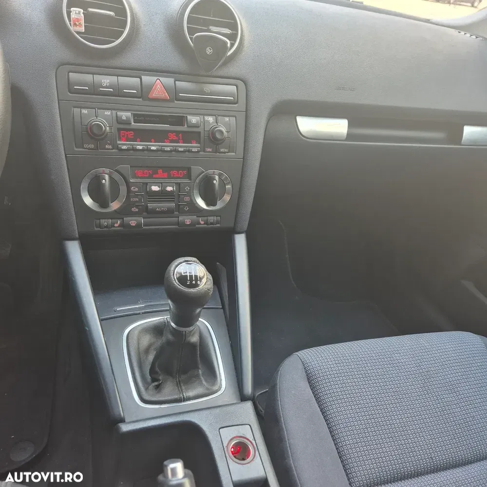 Audi A3 3-portiere 8P 2.0 TDI Ambition — imagine 6