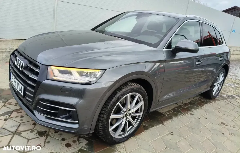 Audi Q5 FY 55 TFSI e quattro S tronic — imagine 2