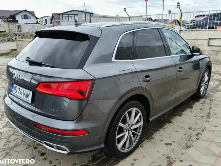 Audi Q5 FY 55 TFSI e quattro S tronic
