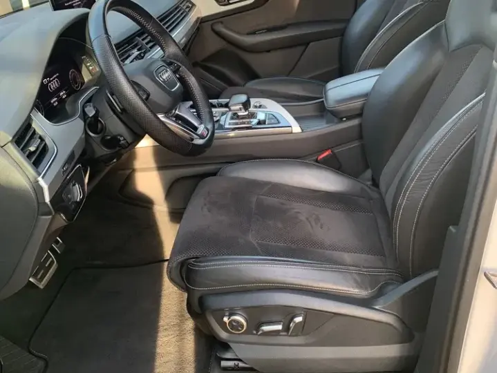 Audi Q7 4M