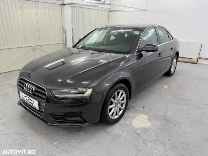 Audi A4 Limuzina B8 2.0 TDI DPF Attraction