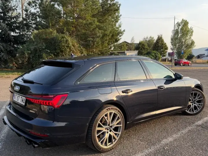 Audi A6 Avant C8