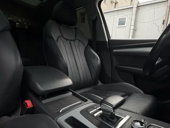 Audi Q5 FY 2.0 TDI Quattro S tronic Design