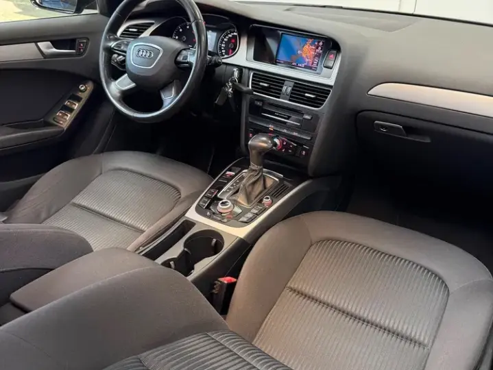 Audi A4 Avant B8 2.0 TDI DPF multitronic Attraction