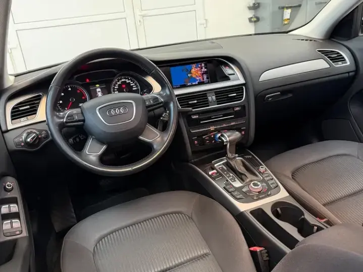 Audi A4 Avant B8 2.0 TDI DPF multitronic Attraction