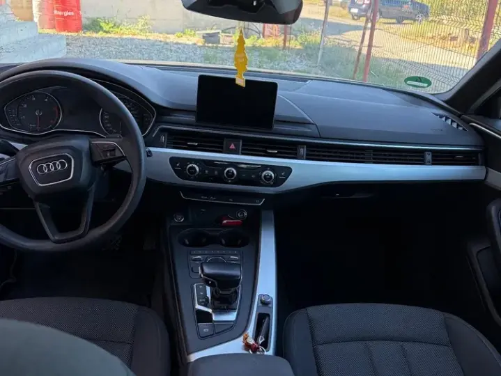 Audi A4 Avant B9 2.0 TDI S tronic