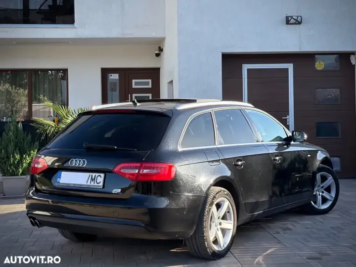 Audi A4 Avant B8 2.0 TDI DPF S line Sportpaket