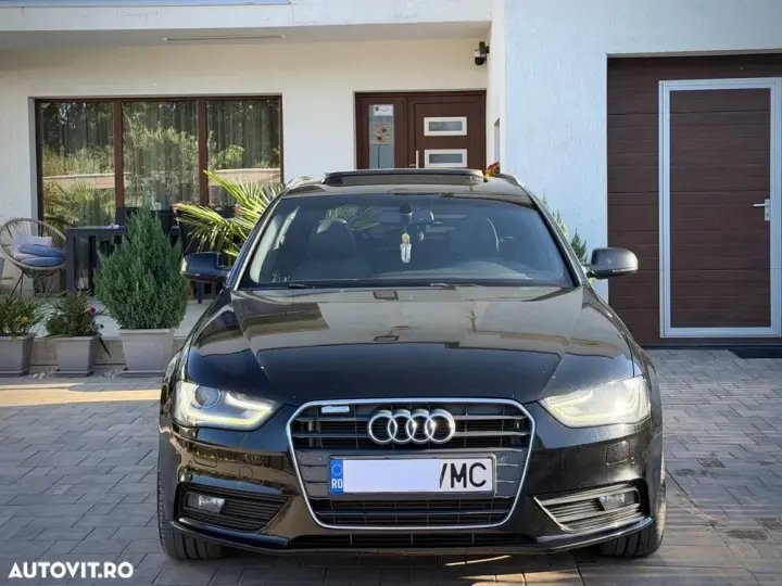 Audi A4 Avant B8 2.0 TDI DPF S line Sportpaket