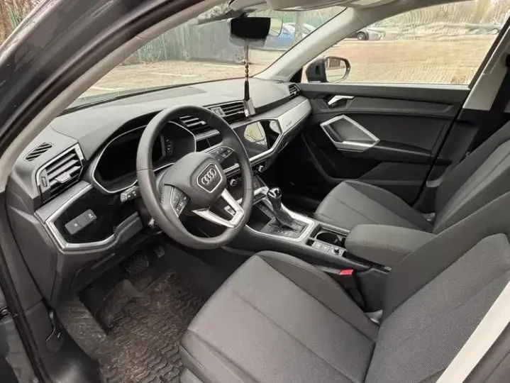 Audi Q3 F3