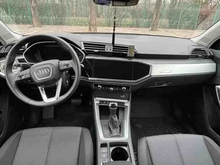 Audi Q3 F3