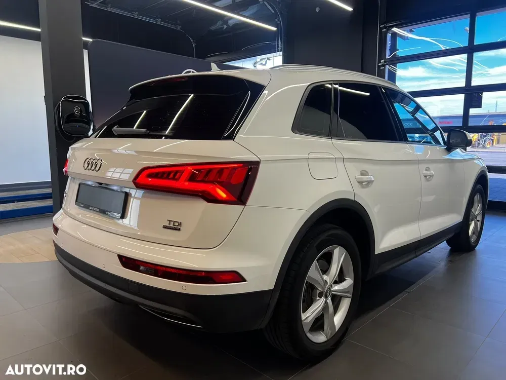 Audi Q5 40 TDI quattro S tronic design — imagine 3