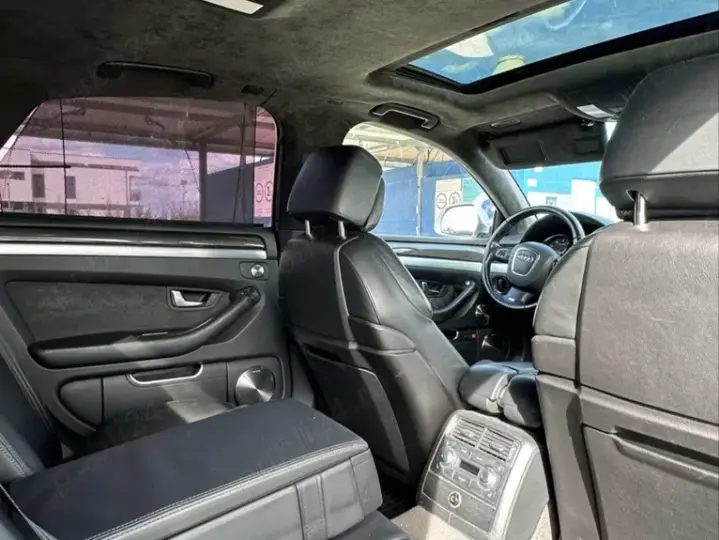 Audi S8 5.2 FSI quattro
