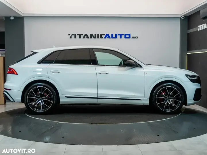 Audi Q8 SUV TFSI quattro 250 kW tiptronic