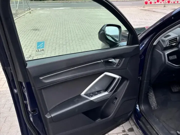 Audi Q3 F3