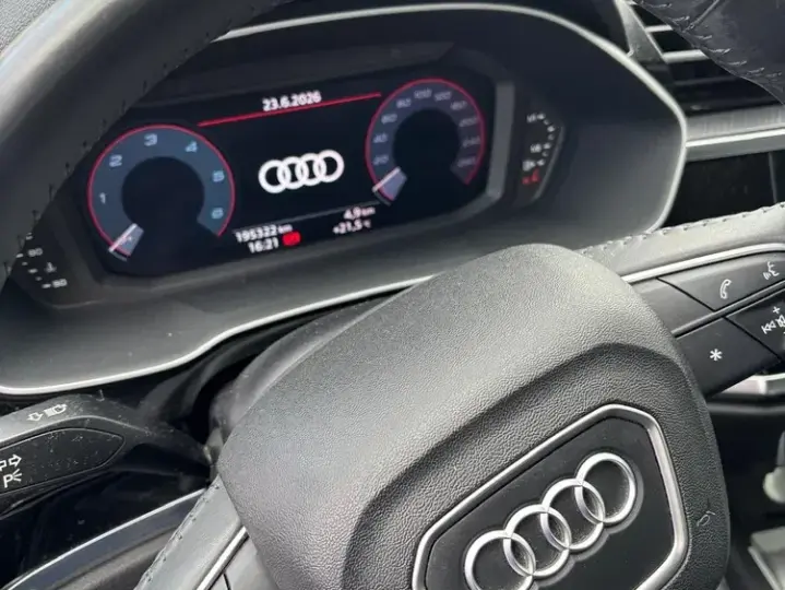 Audi Q3 F3