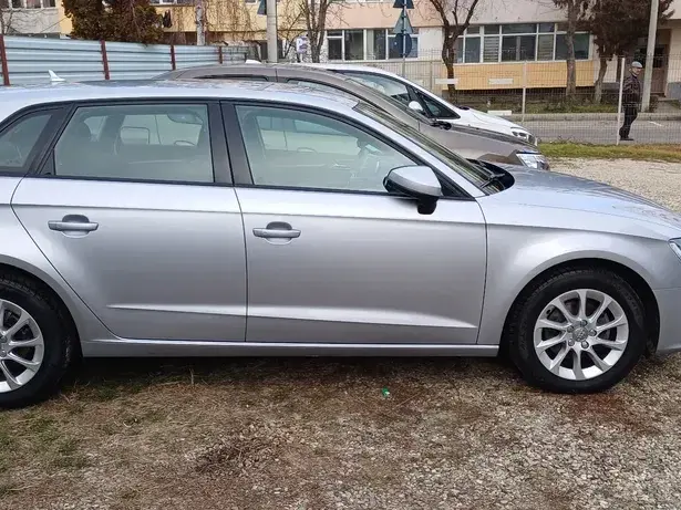 Audi A3 Sportback 1.6 TDI clean Stronic Attraction